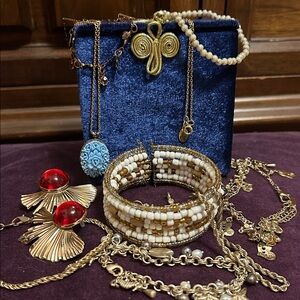 Elegant Gold jewelry lot and jewelry box